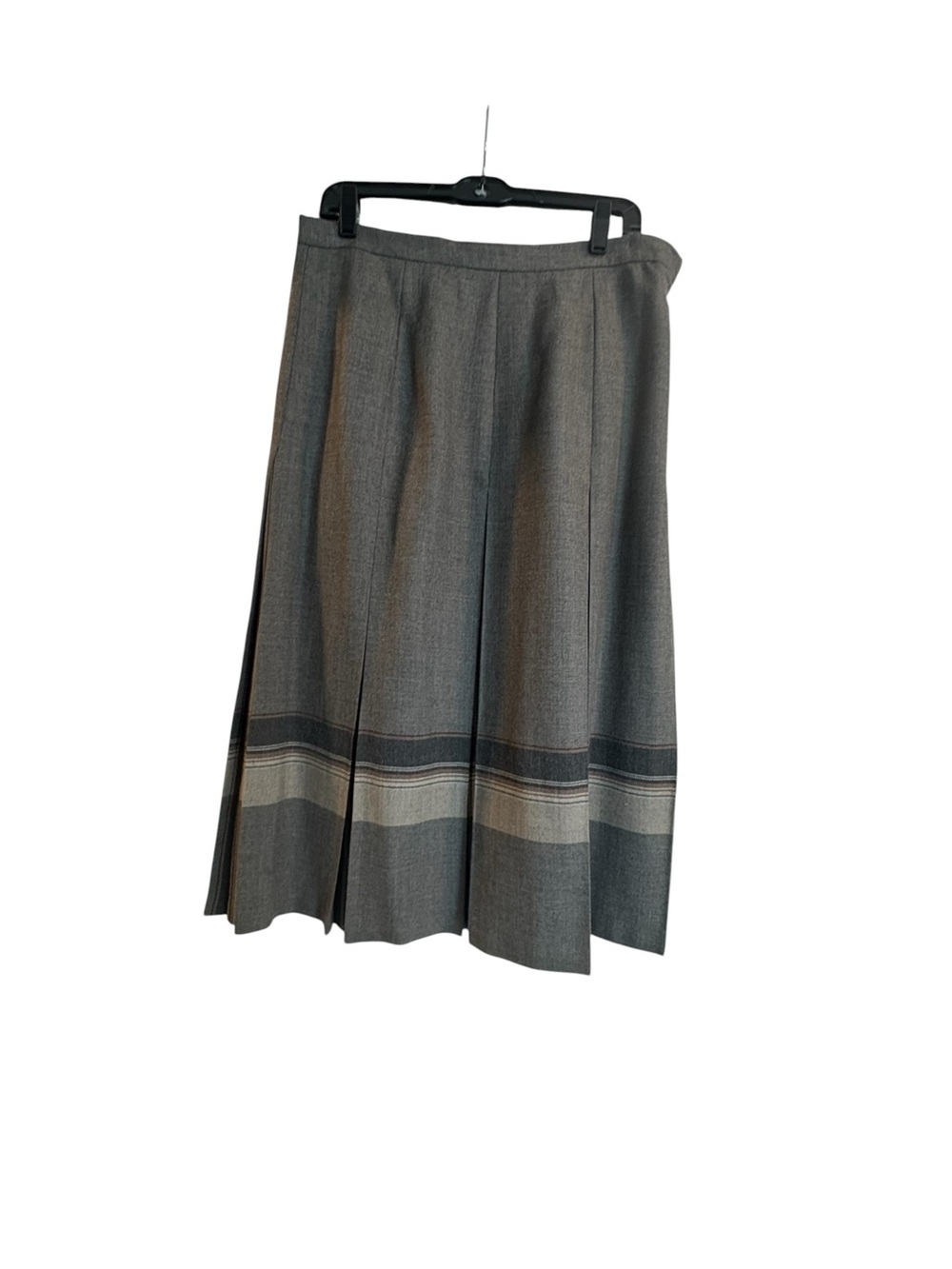 Pringle Gray Pleated Maxi Skirt with Subtle Contrast Bands